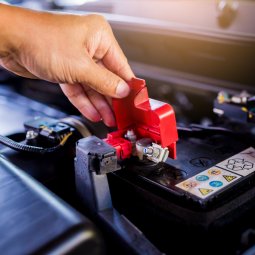 Dead car battery: what to do and warning signs